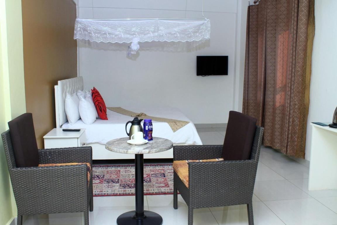 Garden Courts Hotel Masaka Eksteriør bilde