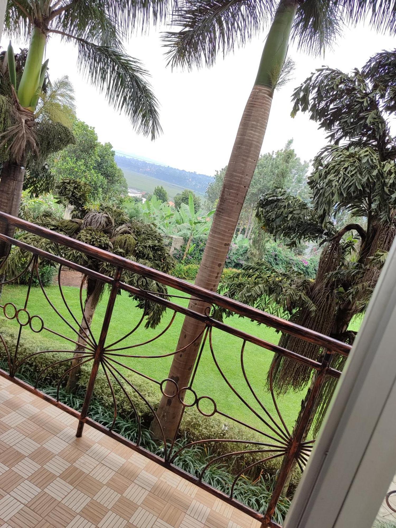 Garden Courts Hotel Masaka Eksteriør bilde